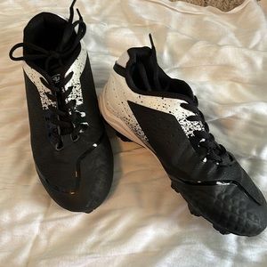 Boys baseball cleats.